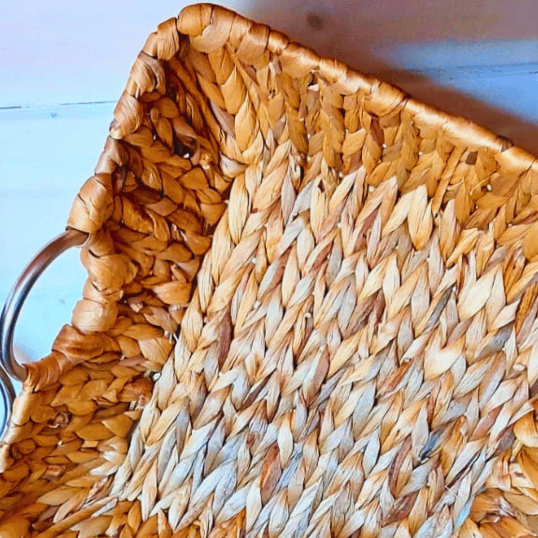 Detalle del tejido artesanal de la bandeja de jacinto de agua Da Lat.