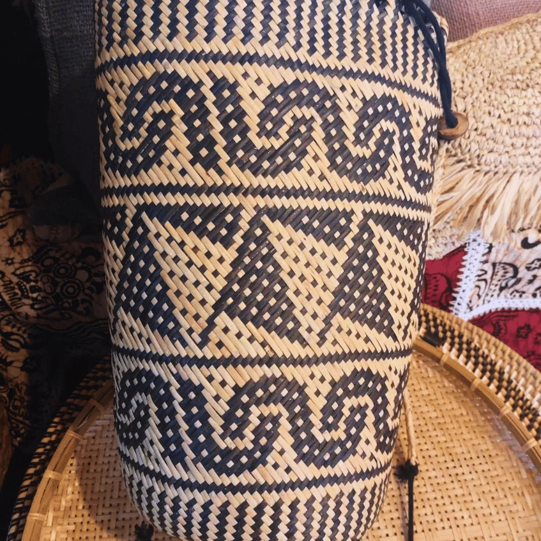 Bolso Legian de rafia y bambú