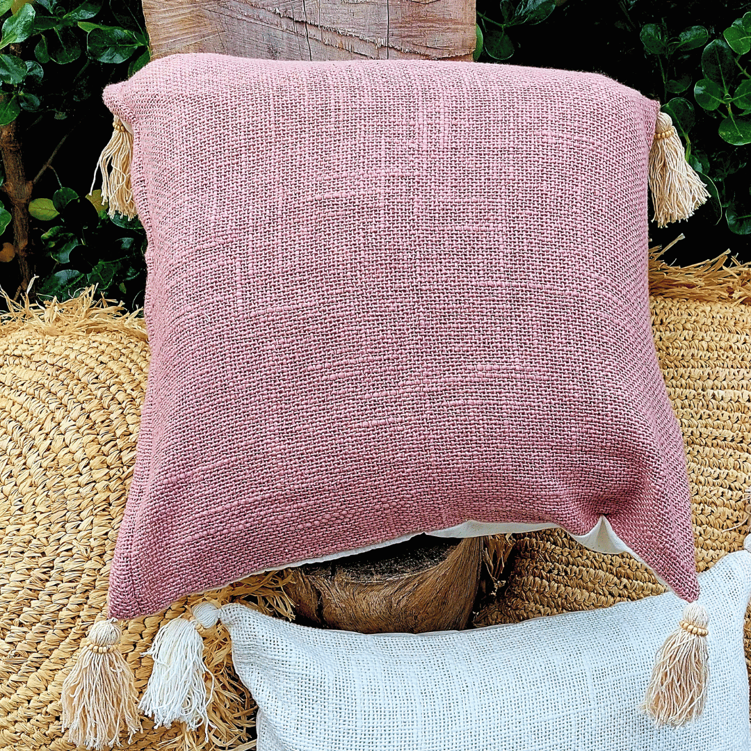 Cojín Kapas cuadrado de algodón color lila estilo boho.