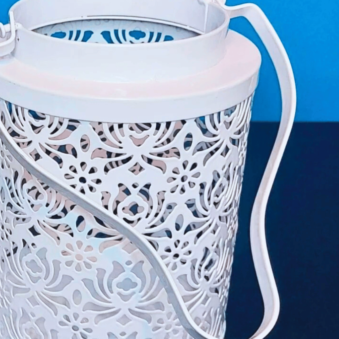 Fanal metálico vintage color blanco con manilla.