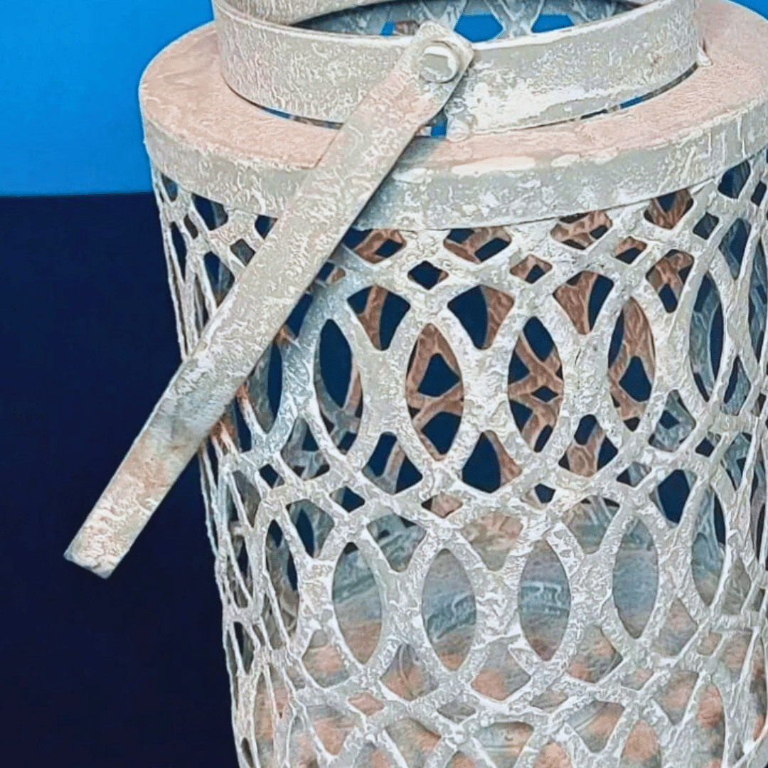 Fanal metálico vintage color gris con manilla.