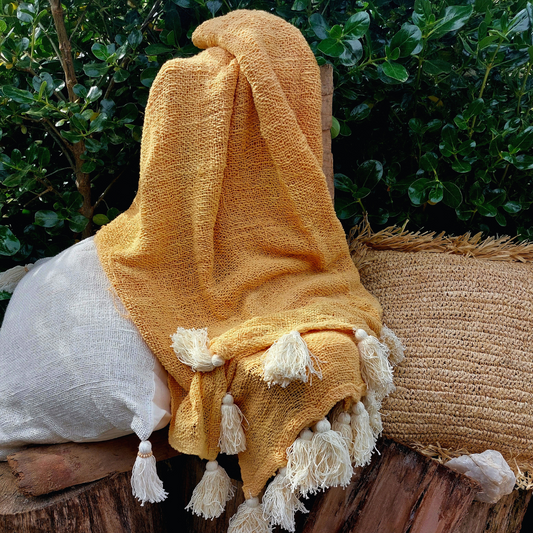 Manta Jambi artesanal 100% algodón color café claro.