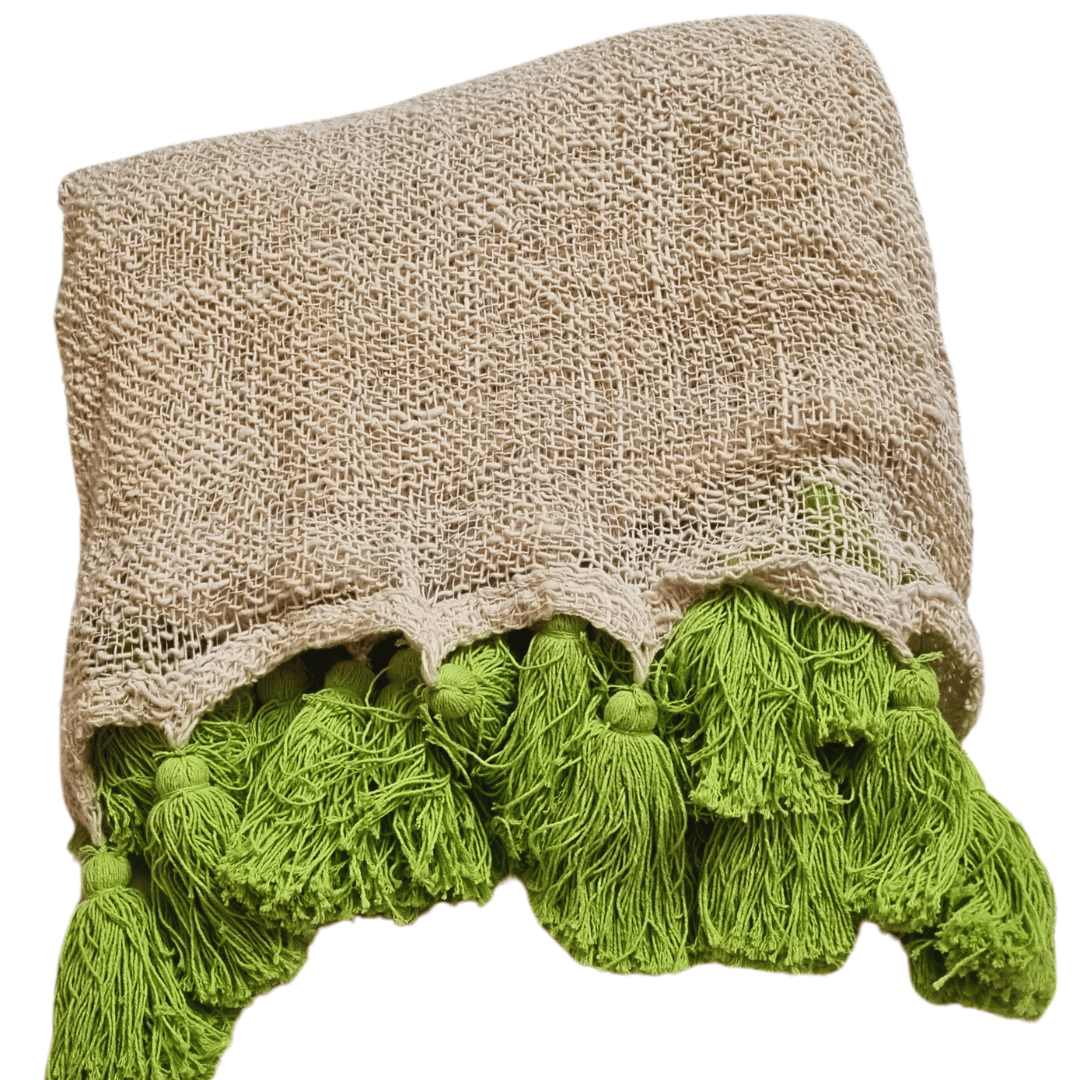 Manta Jambi doblada de algodón color natural estilo boho.